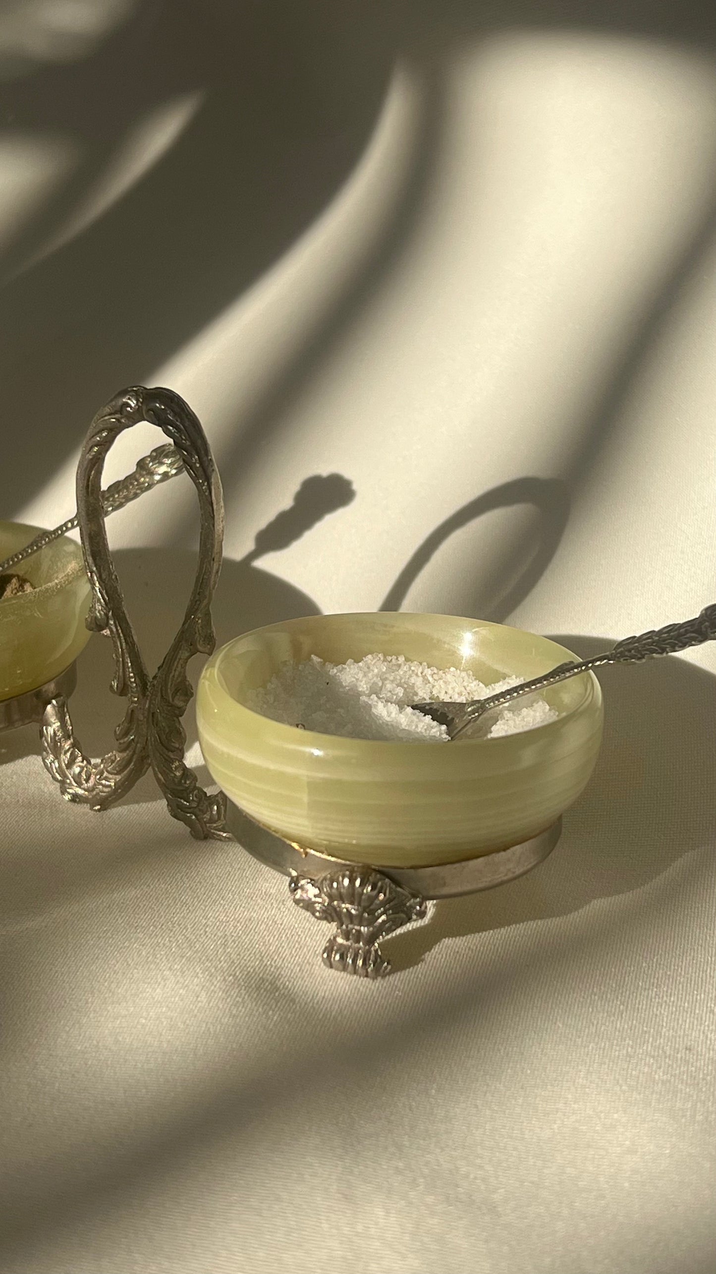 Onyx Salt & Paper Shakers | מלחייה ופלפלייה אוניקס