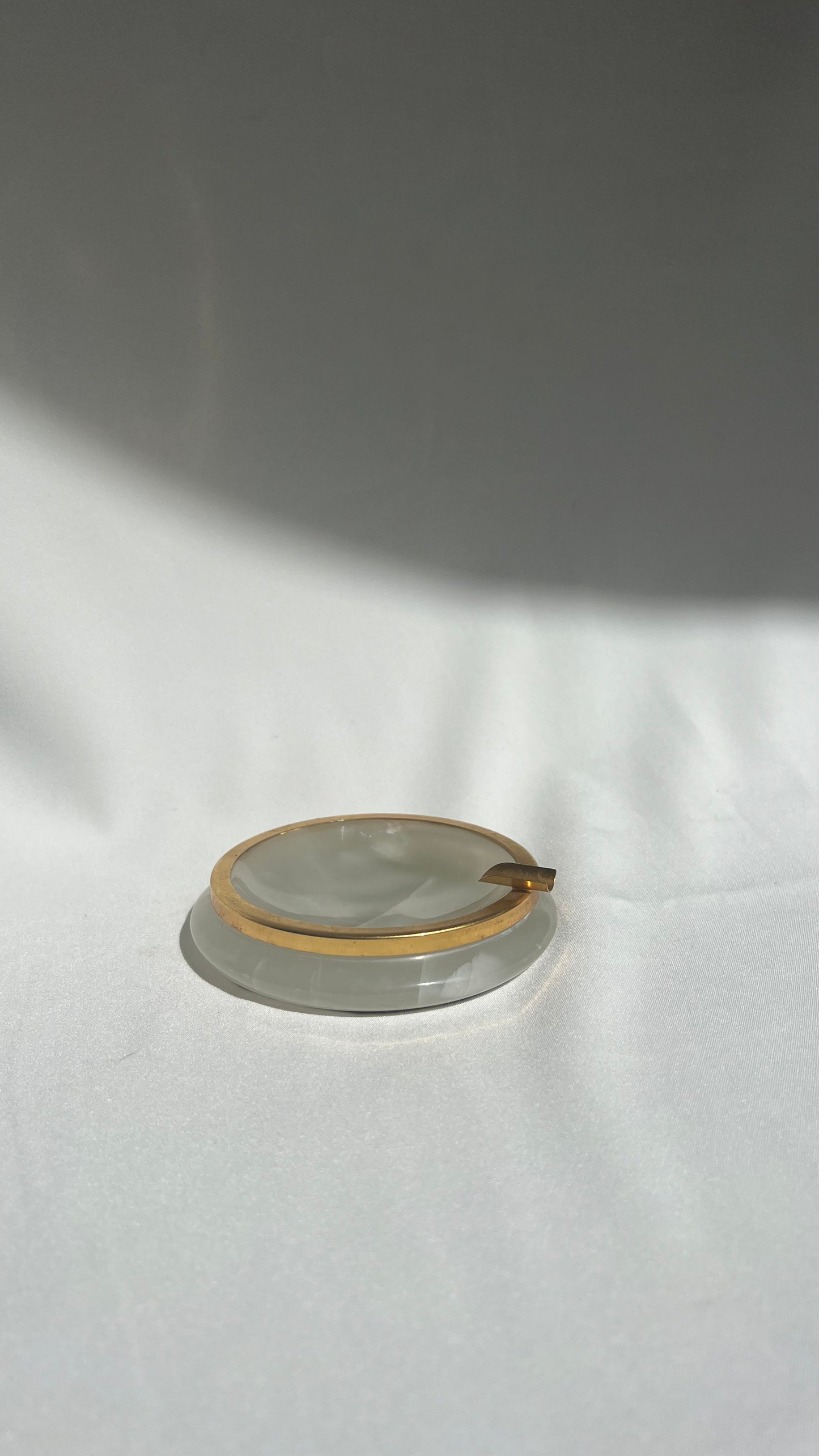 Light onyx ashtray | מאפרת אוניקס בהירה