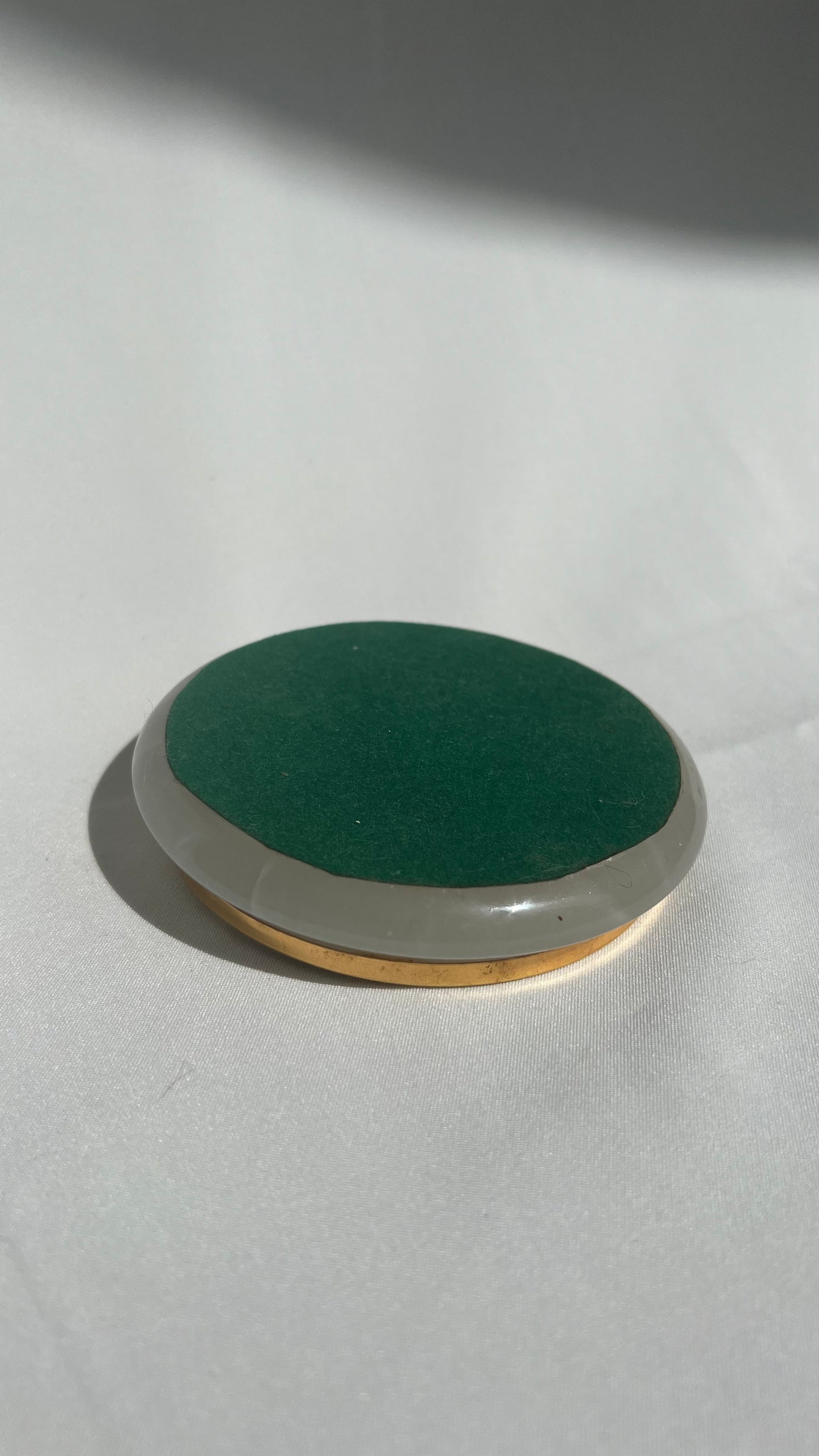 Light onyx ashtray | מאפרת אוניקס בהירה