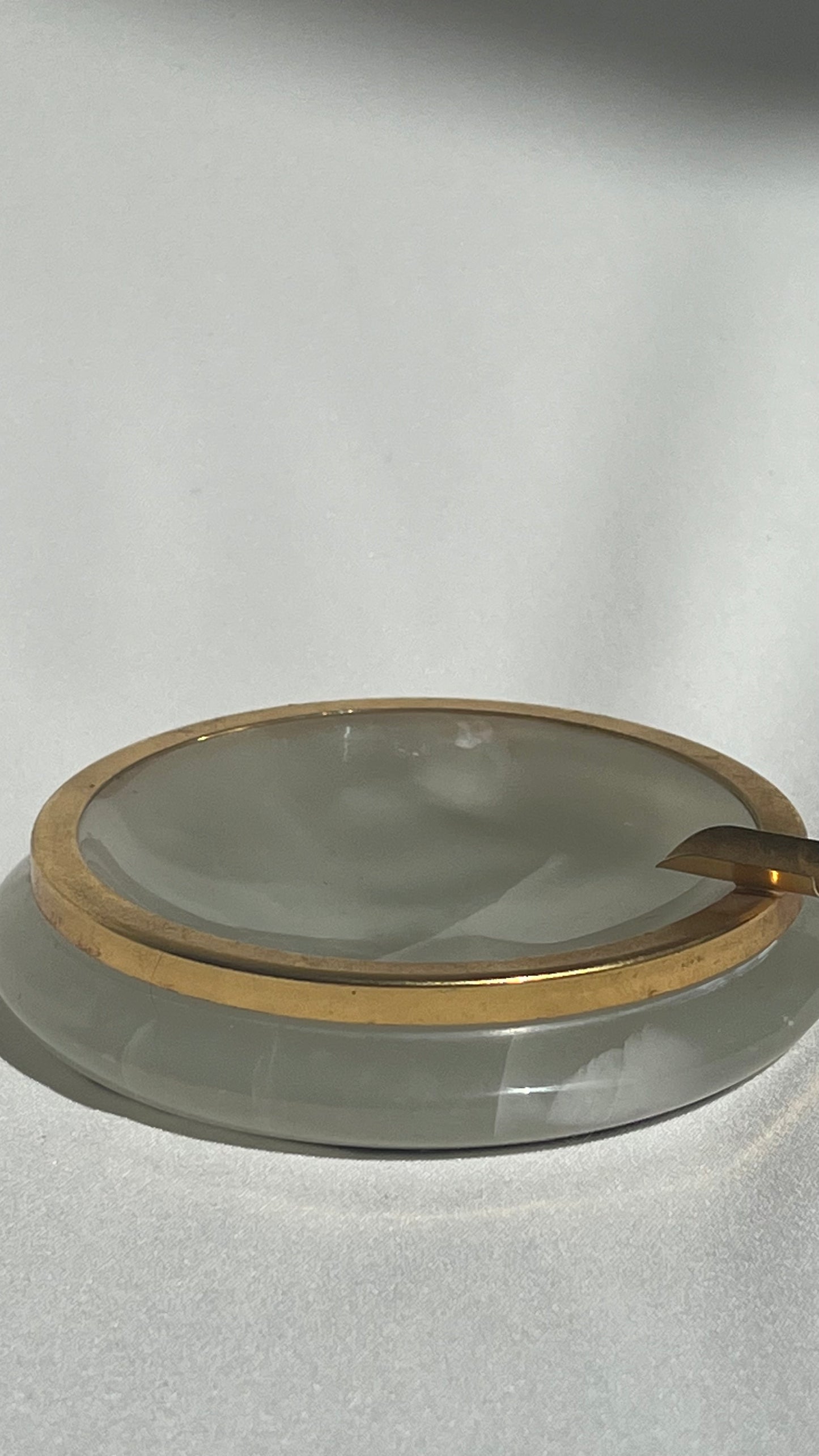 Light onyx ashtray | מאפרת אוניקס בהירה