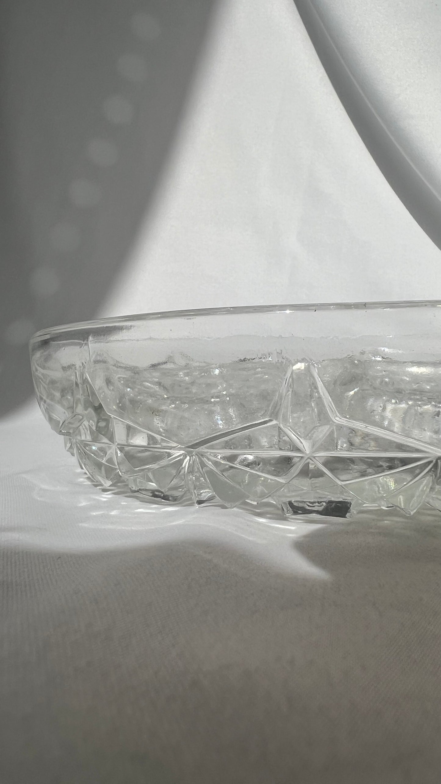 A dividing crystal bowl | קערת חלוקה מעוצבת