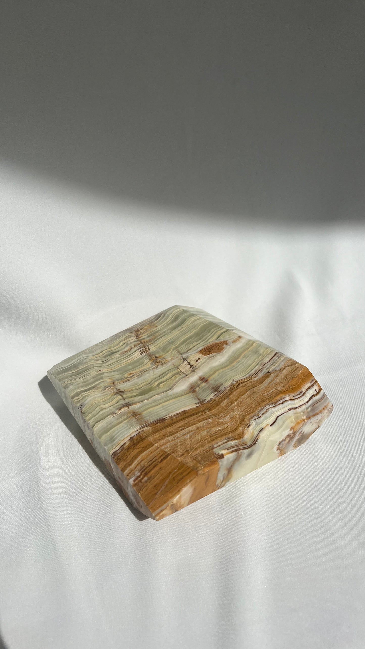 Geometric onyx ashtray | מאפרת אוניקס גיאומטרית