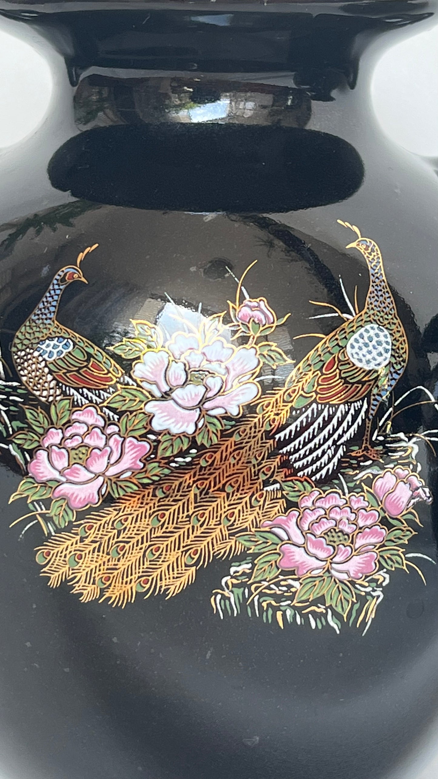 Two Taiwanese vases | שני אגרטלים טיוואנים