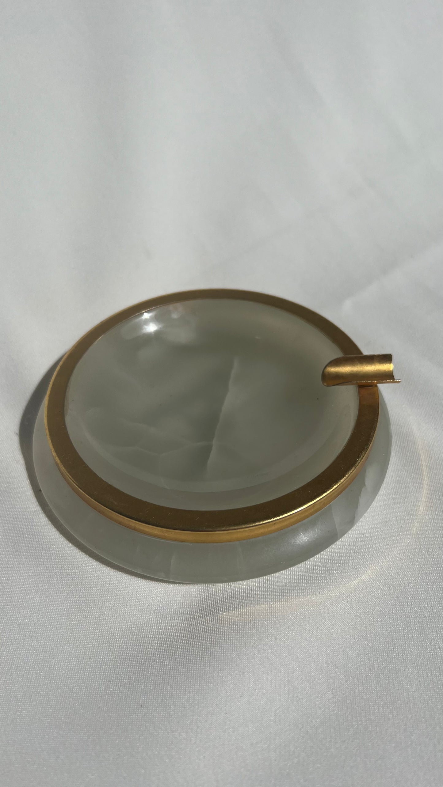 Light onyx ashtray | מאפרת אוניקס בהירה