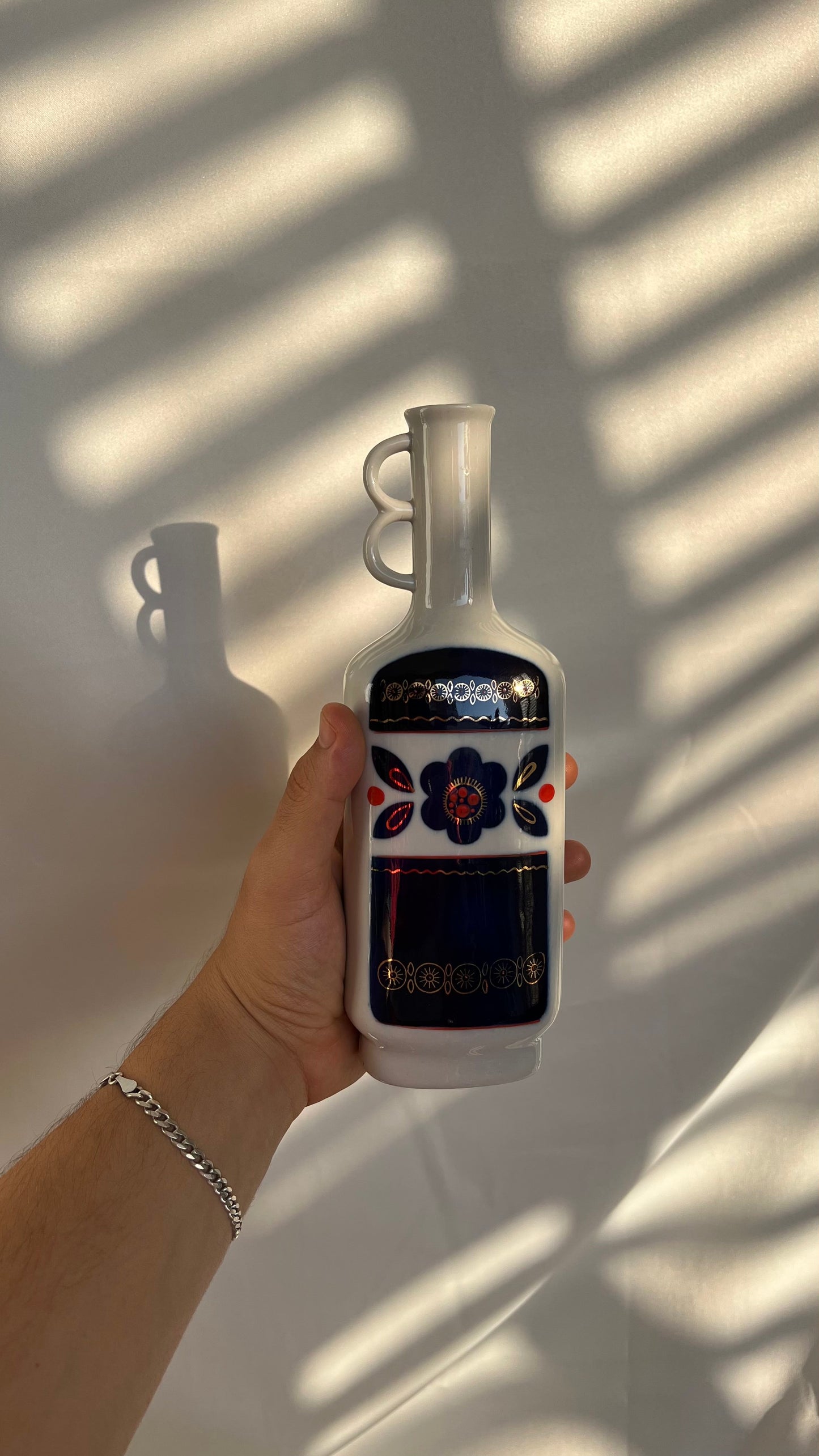 Soviet pitcher and shots | קנקן ושוטים סובייטים