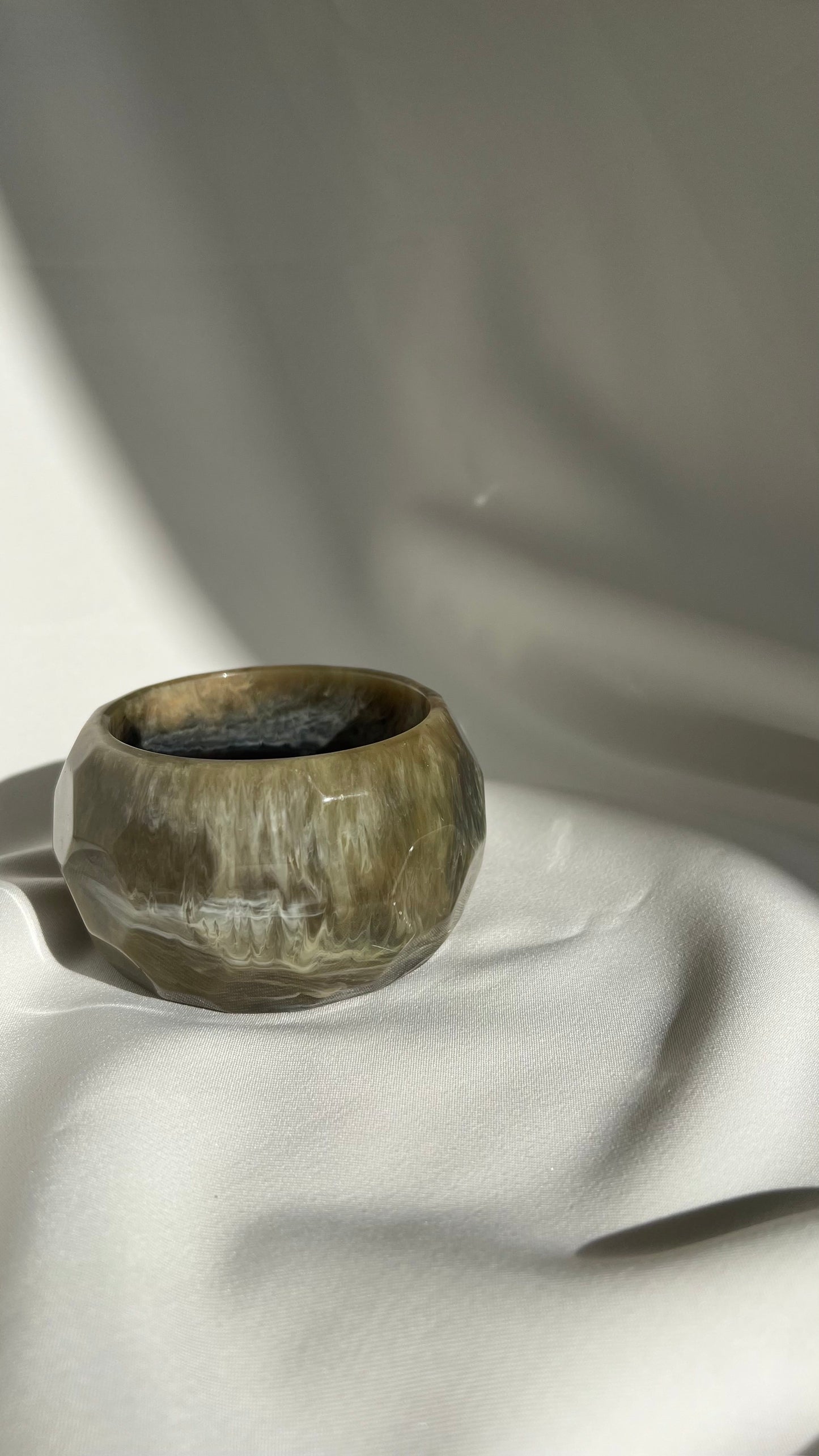 Lucite Bracelet | צמיד פלסטיק אקרילי