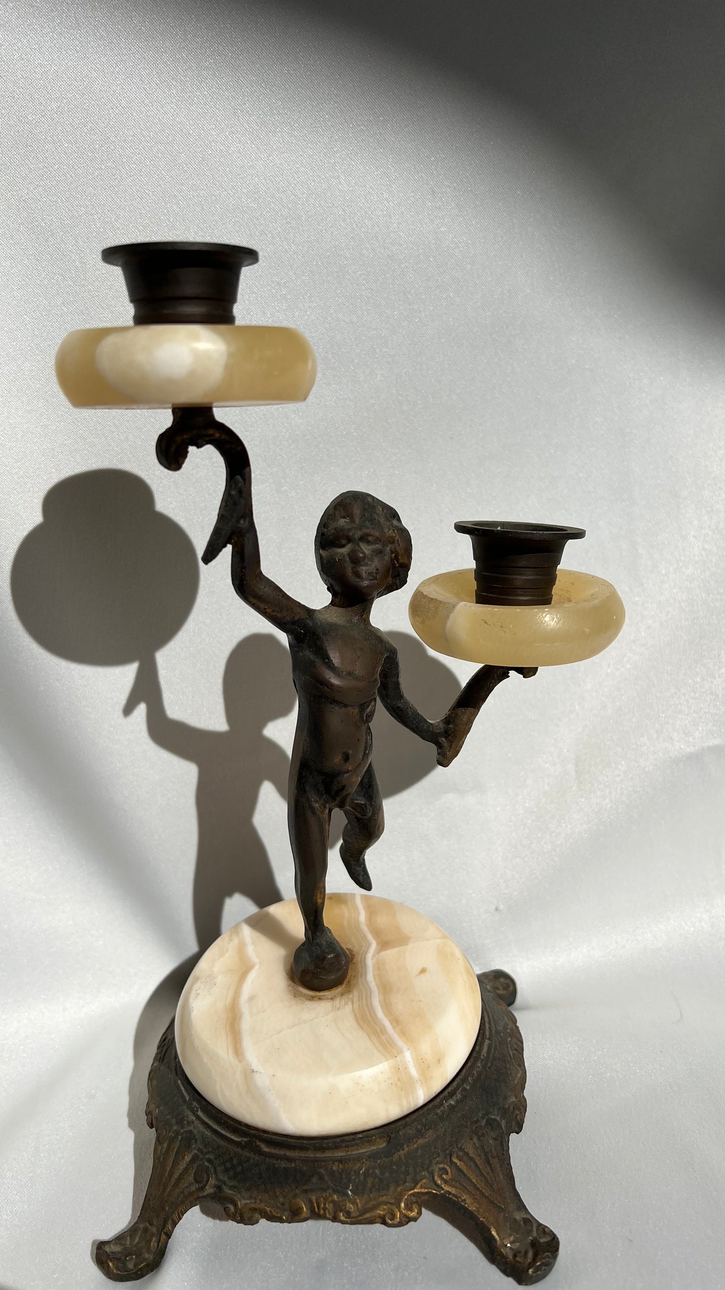 Metal and onyx candlestick | פמוט מתכת אוניקס