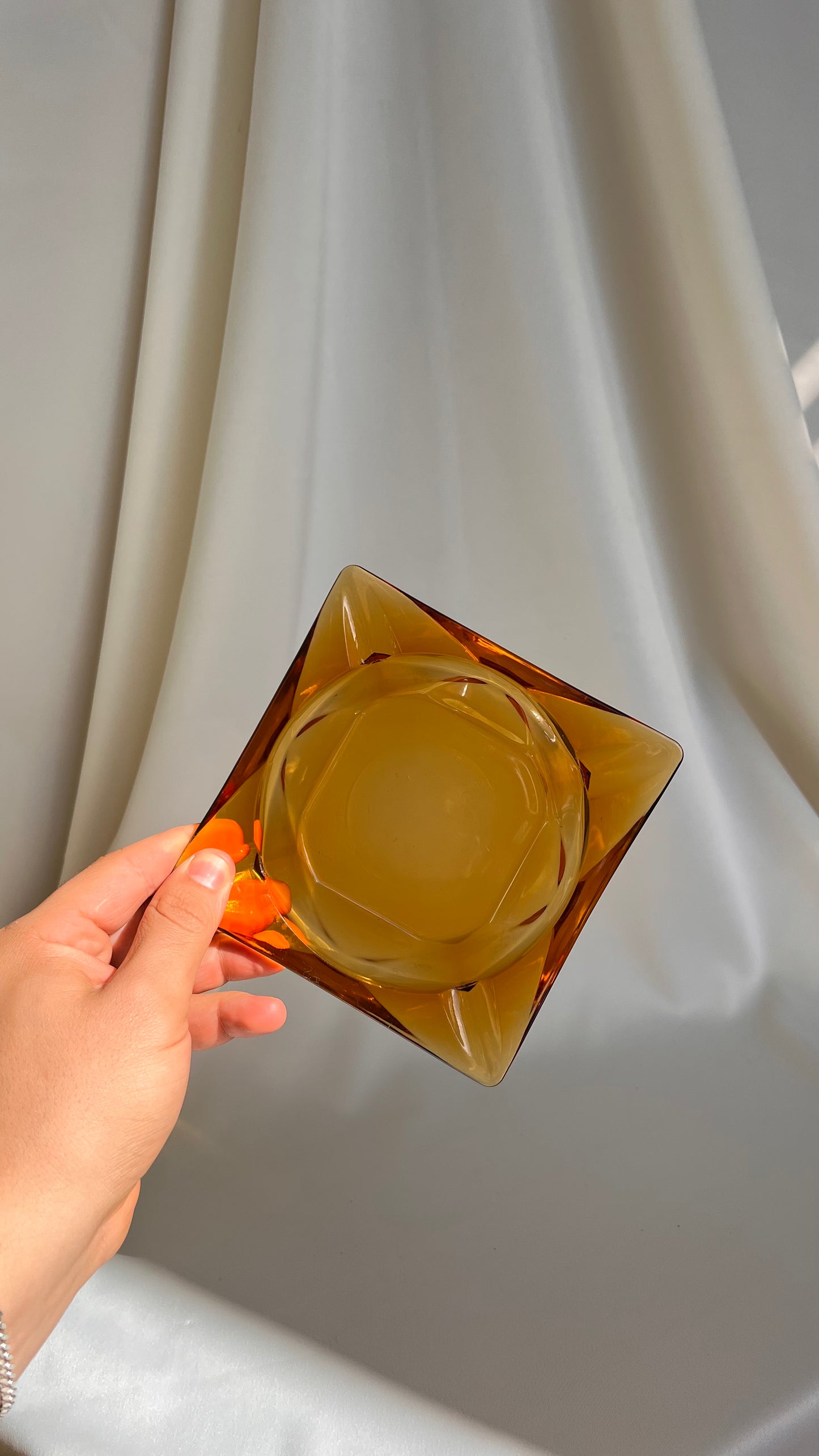 מאפרת זכוכית ענבר | Amber glass ashtray