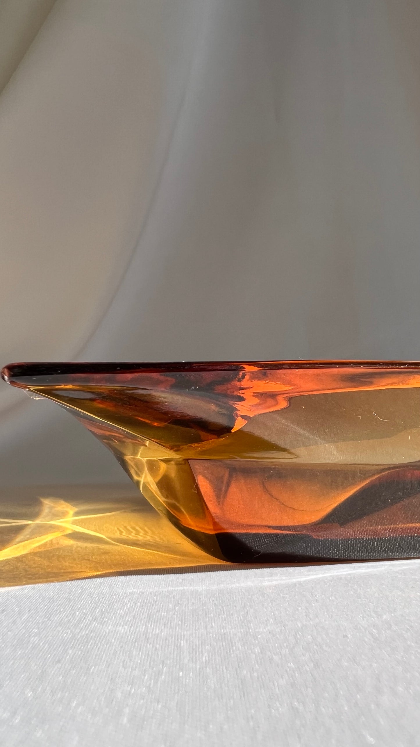 מאפרת זכוכית ענבר | Amber glass ashtray