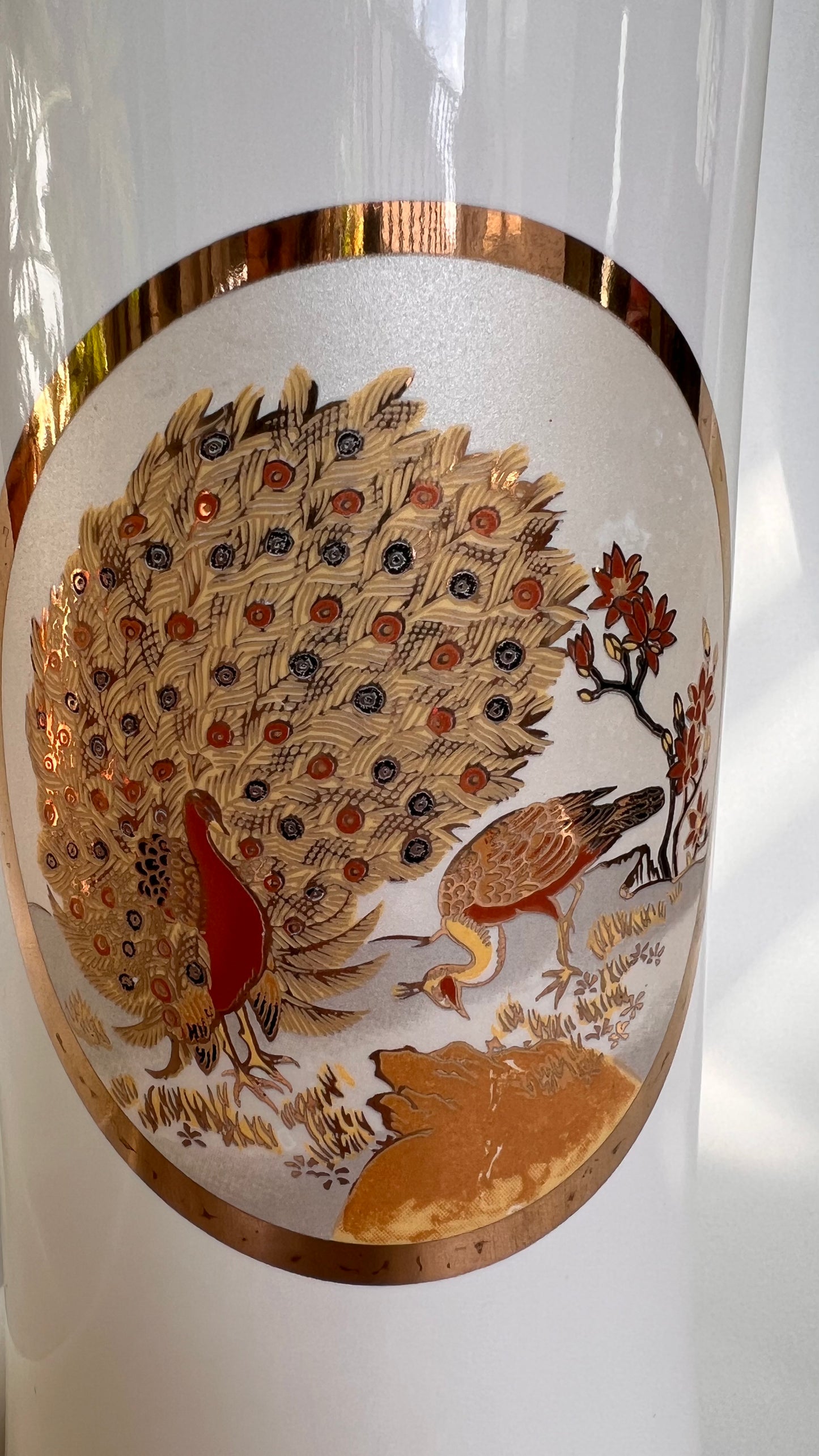 White porcelain vase | אגרטל פורצלן לבן