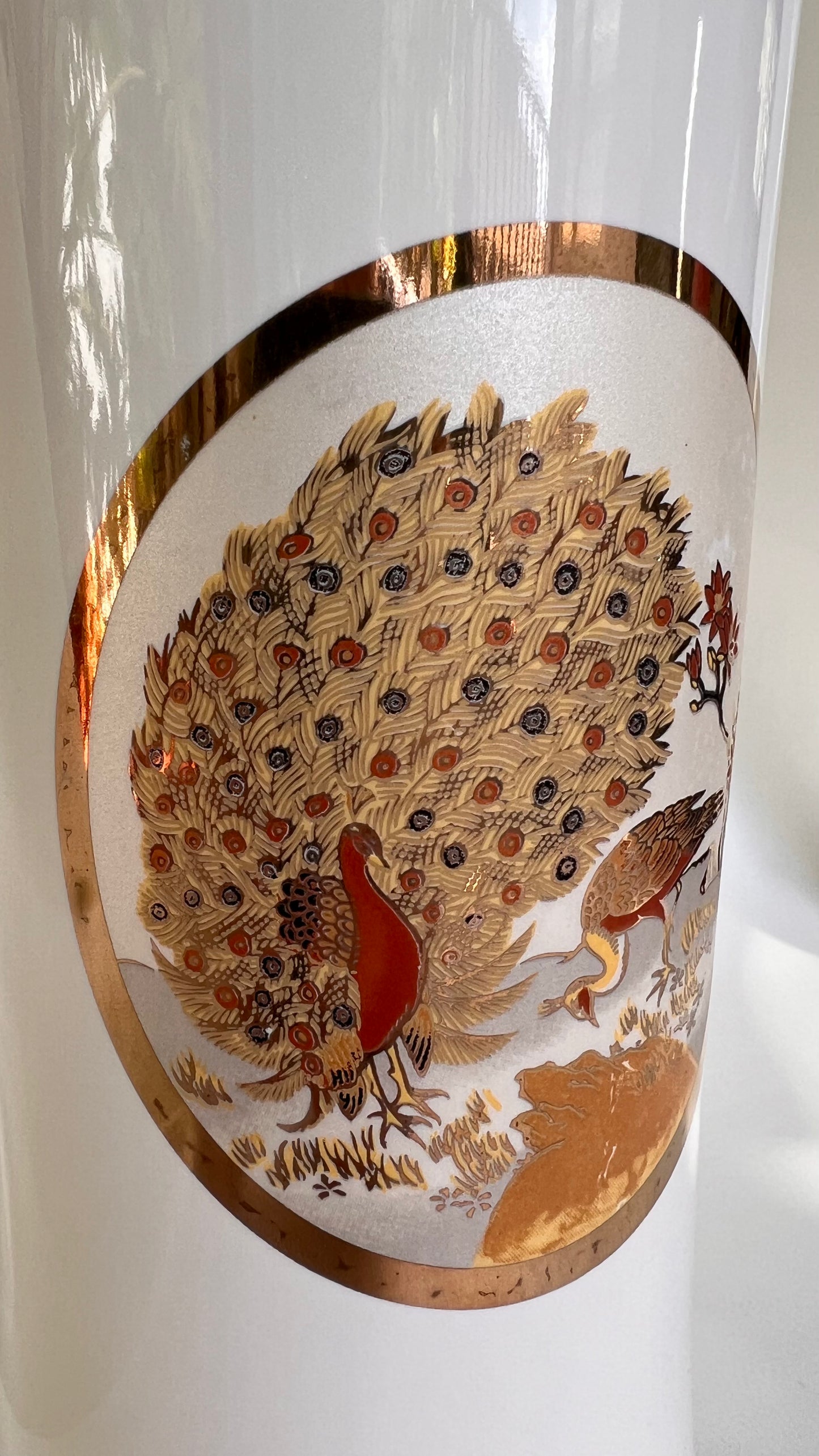 White porcelain vase | אגרטל פורצלן לבן