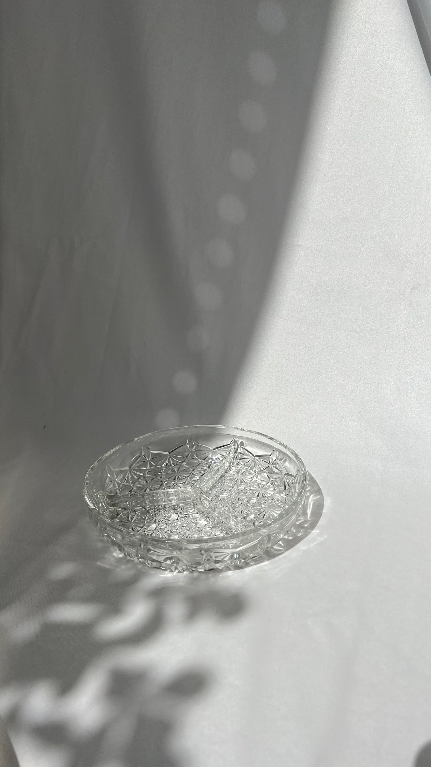 A dividing crystal bowl | קערת חלוקה מעוצבת