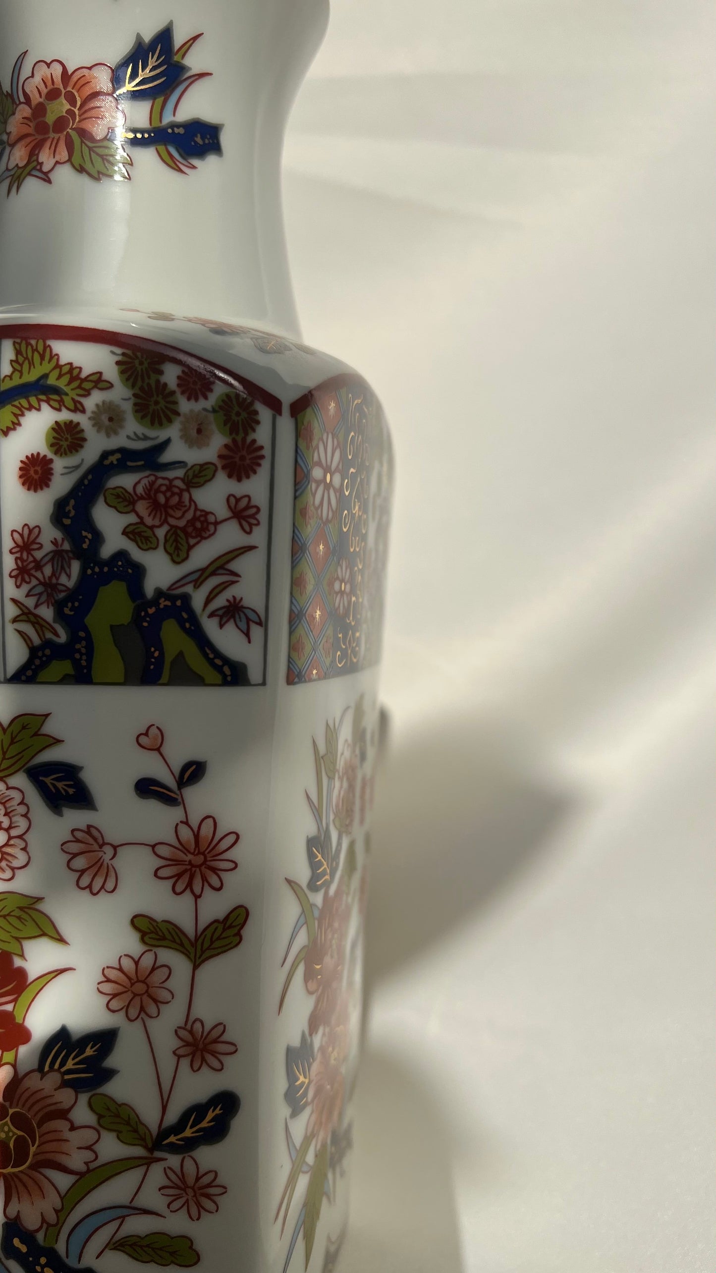 Imrai porcelain vase | אגרטל פורצלן אימרי